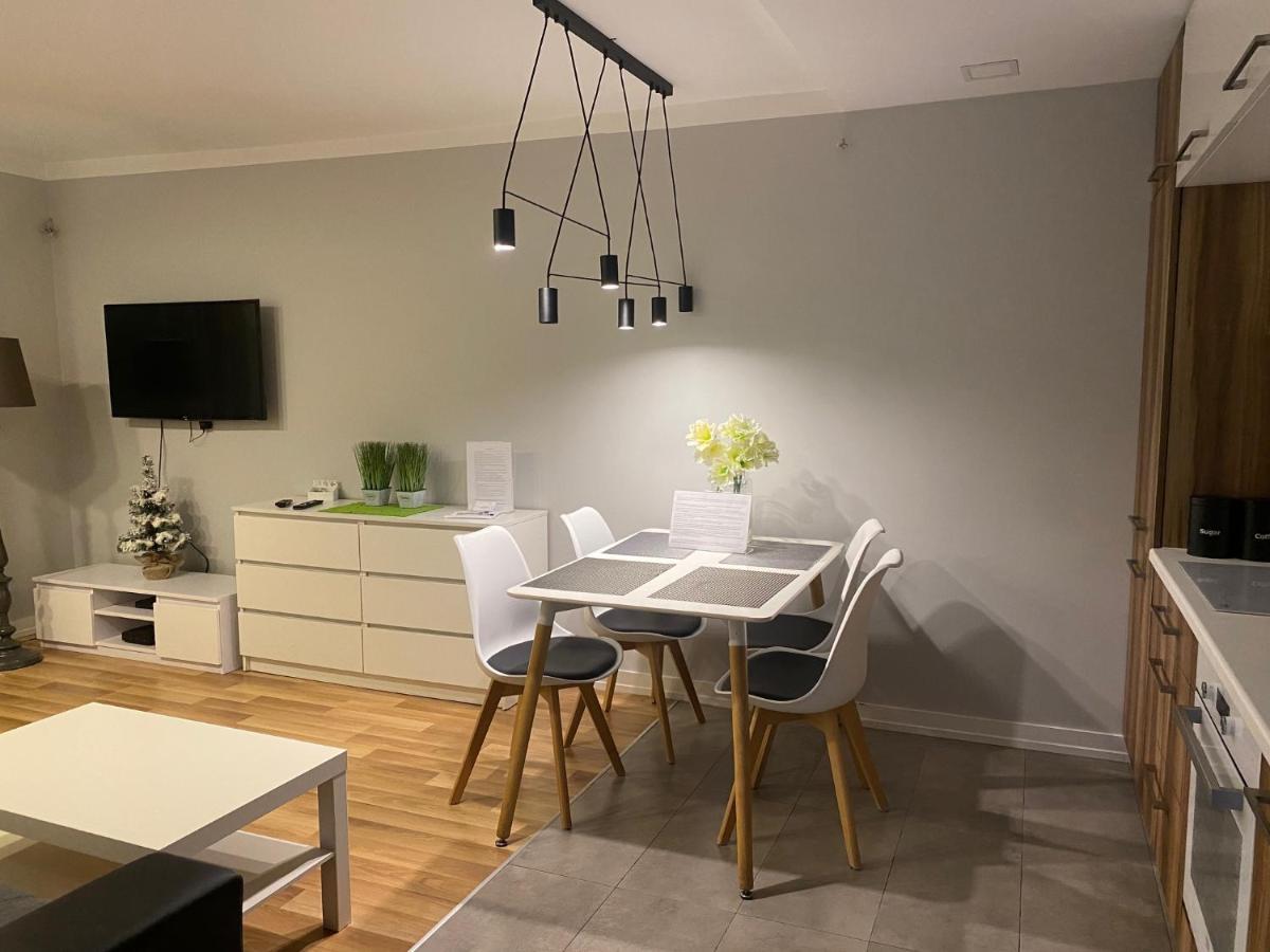 Family & Business Elegant Apartments Rynek Centrum Downtown - 2 Bedroom, Balcony, Parking เคียลเซ ภายนอก รูปภาพ