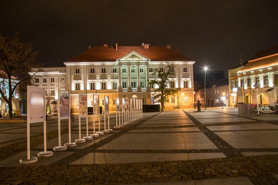 Family & Business Elegant Apartments Rynek Centrum Downtown - 2 Bedroom, Balcony, Parking เคียลเซ ภายนอก รูปภาพ