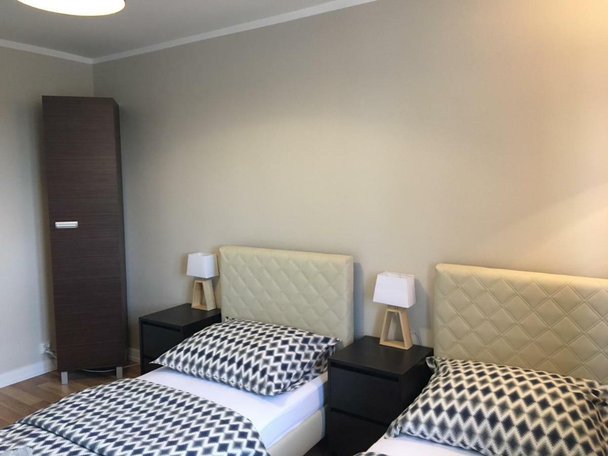 Family & Business Elegant Apartments Rynek Centrum Downtown - 2 Bedroom, Balcony, Parking เคียลเซ ภายนอก รูปภาพ