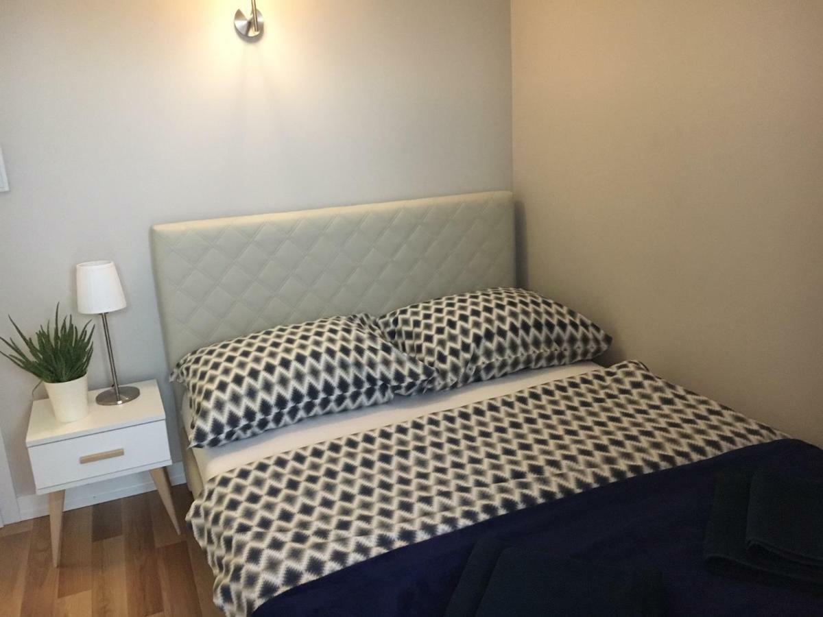 Family & Business Elegant Apartments Rynek Centrum Downtown - 2 Bedroom, Balcony, Parking เคียลเซ ภายนอก รูปภาพ