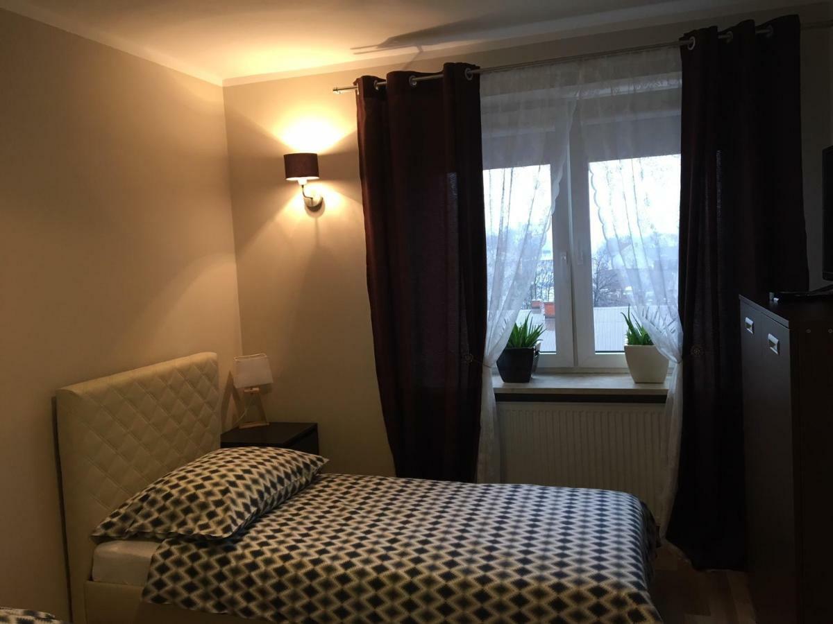 Family & Business Elegant Apartments Rynek Centrum Downtown - 2 Bedroom, Balcony, Parking เคียลเซ ภายนอก รูปภาพ